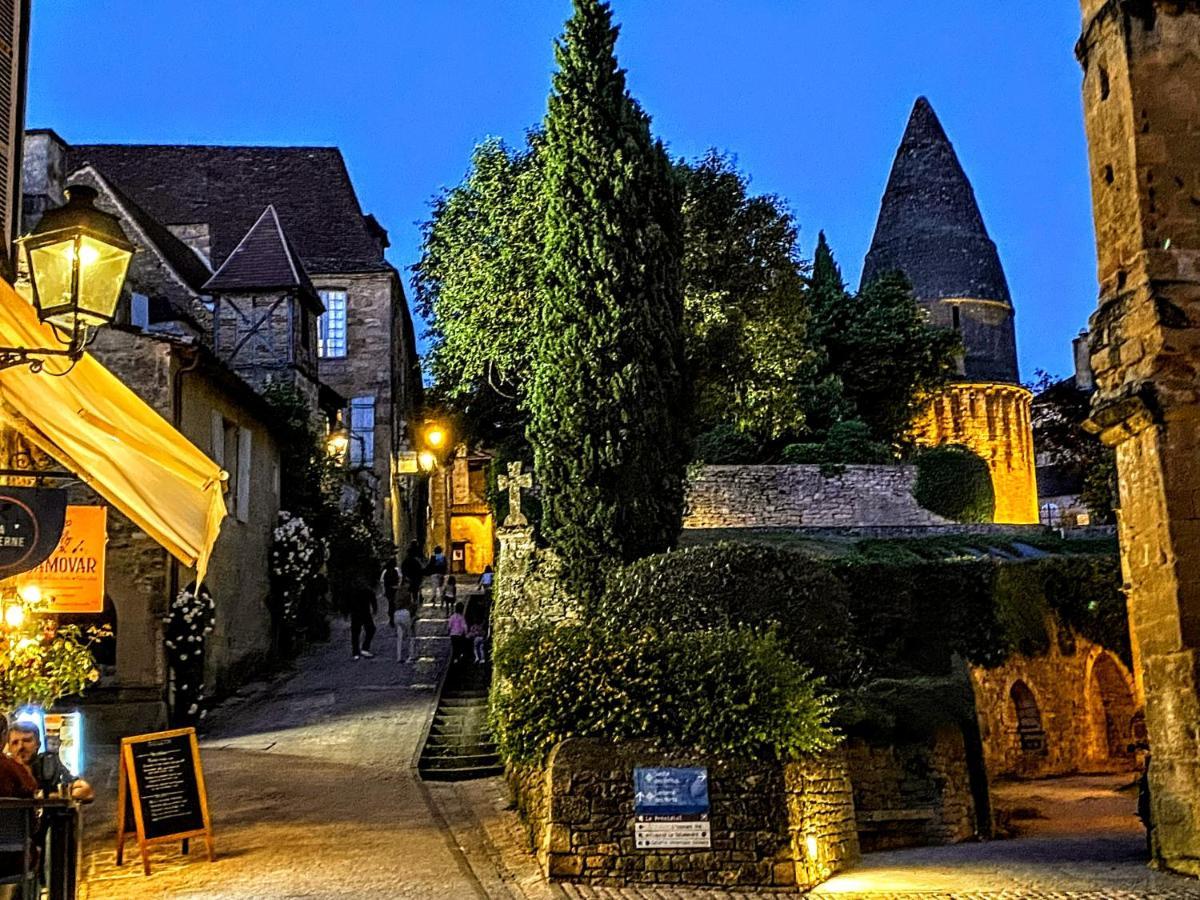 Centrally Located Sarlat Apartment With Medieval Town Views エクステリア 写真