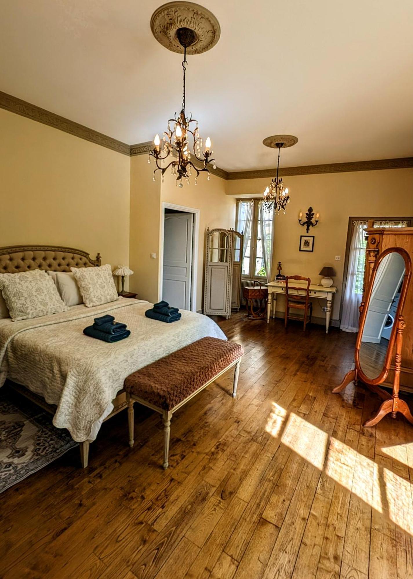 Centrally Located Sarlat Apartment With Medieval Town Views エクステリア 写真