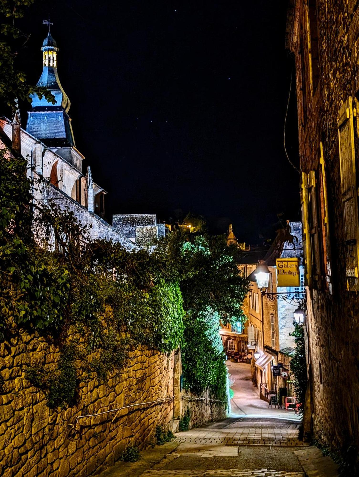 Centrally Located Sarlat Apartment With Medieval Town Views エクステリア 写真