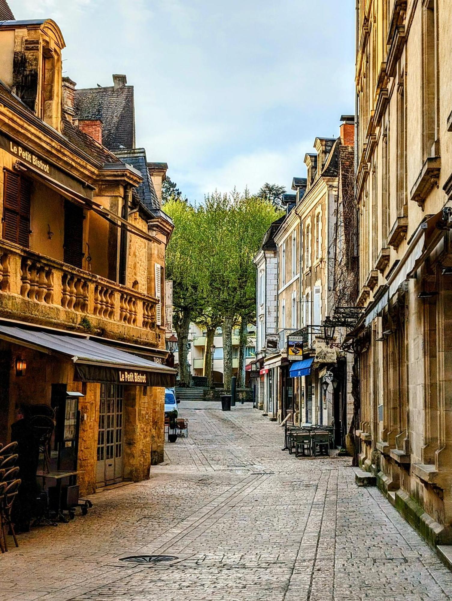 Centrally Located Sarlat Apartment With Medieval Town Views エクステリア 写真
