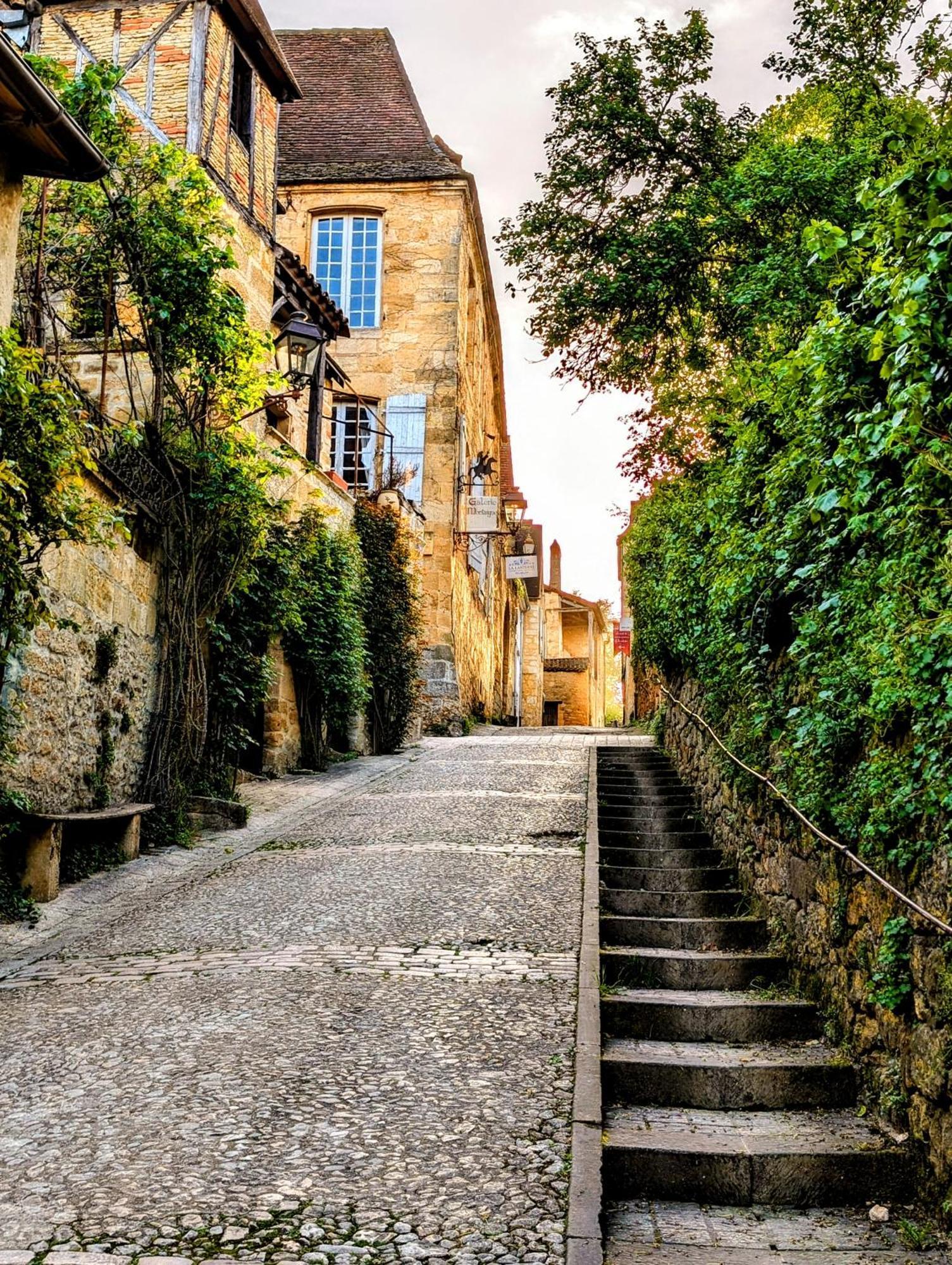 Centrally Located Sarlat Apartment With Medieval Town Views エクステリア 写真